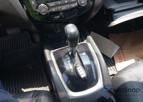 2015 Nissan Rogue Sl z USA, uszkodzony, nr VIN 5N1AT2MT0FC766924